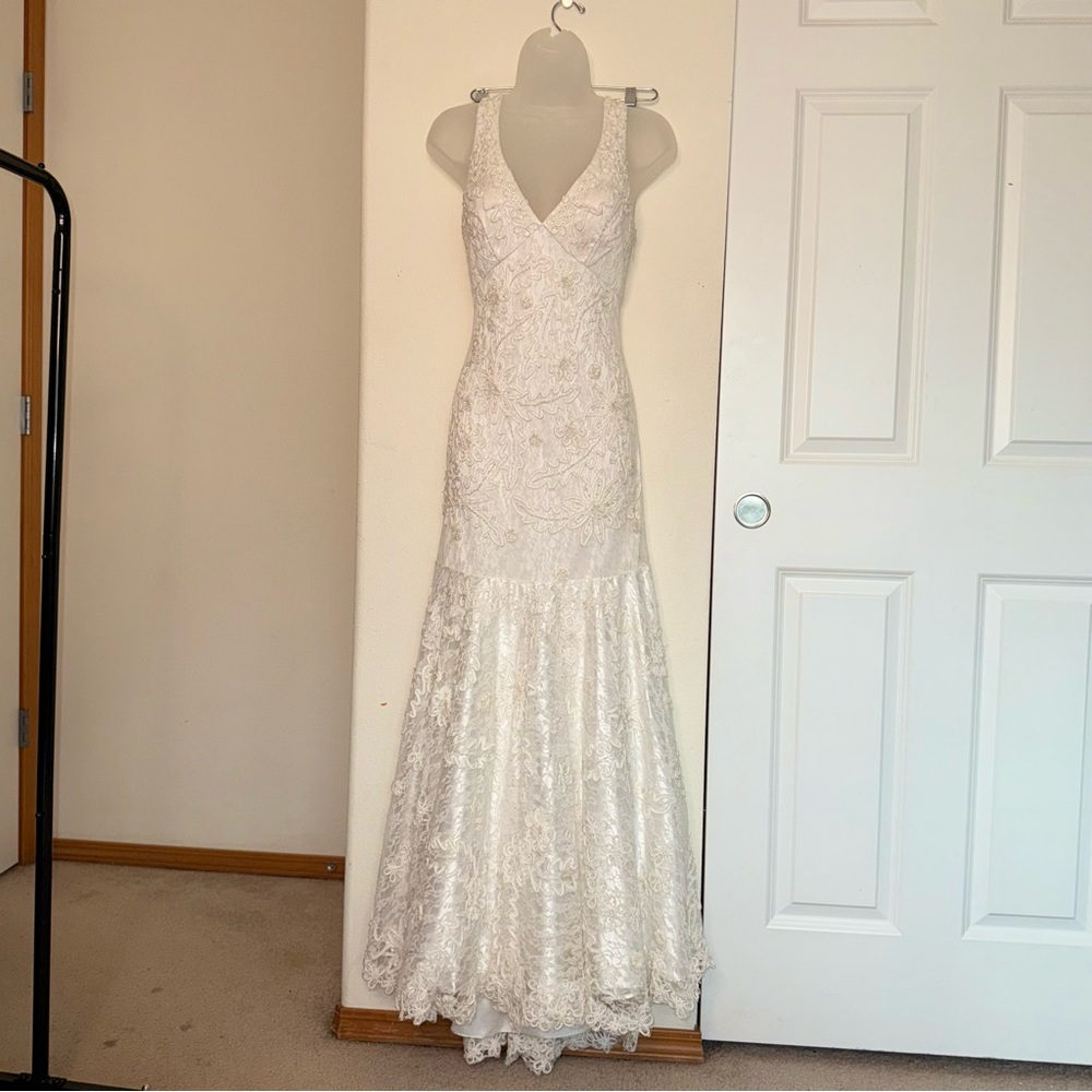 Stunning Beaded Sue Wong Nocturne Lace Wedding Dress - Size 4 - Picture 2 of 15